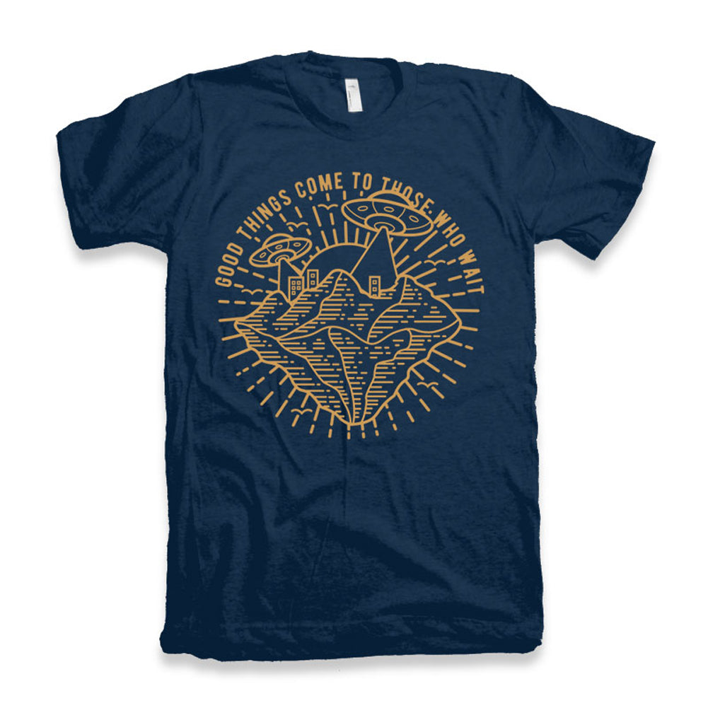 ULTRABASIC Men's Alien T-Shirt Good Things Come to Those Who Wait - Funny Shirt