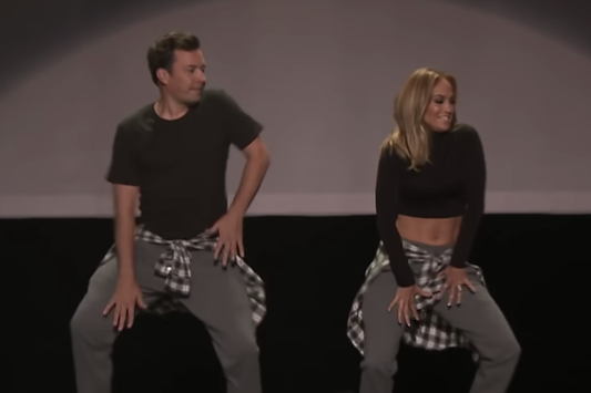 Jennifer Lopez and Jimmy Fallon thrilled to perform cult dances from the music videos-Ultrabasic blog-fashion and celebrity news