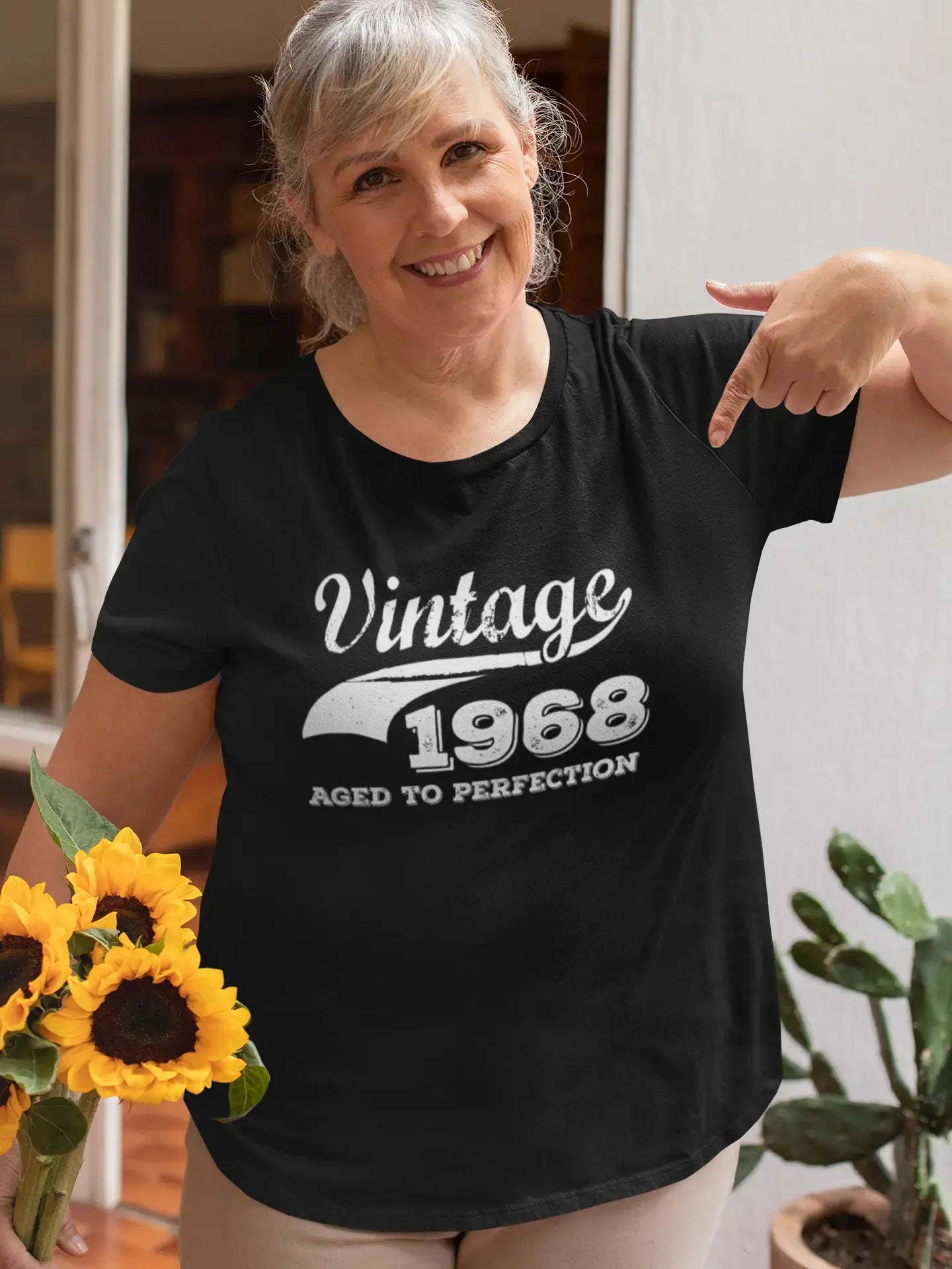 Vintage Aged to Perfection 1968, Schwarz, Damen Kurzarm-Rundhals-T-Shirt, Geschenk-T-Shirt 00345