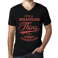 Homme Tee-Shirt Col V C'Est Une Chose Miraculeuse Que Vous Ne Pouvez Pas Comprendre – It's A Miraculous Thing You Wouldn’t Understand – T-Shirt Graphique Vintage Cadeau Nouveauté