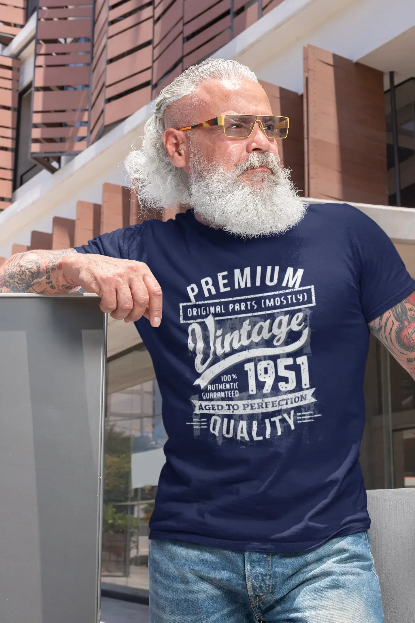 ULTRABASIC - Graphic Men's 1951 Aged to Perfection Birthday Gift T-Shirt