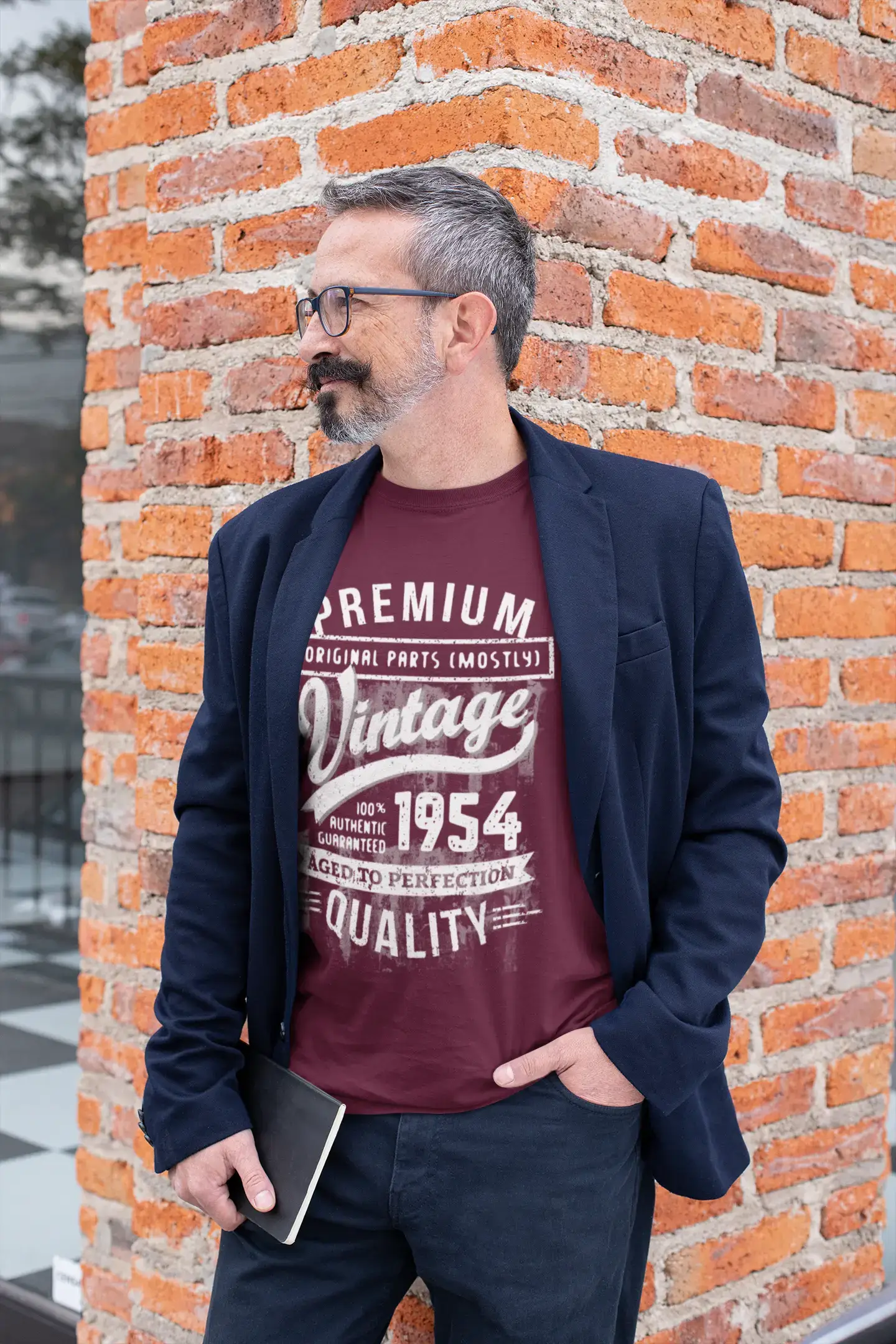 ULTRABASIC - Graphic Men's 1954 Aged to Perfection Birthday Gift T-Shirt