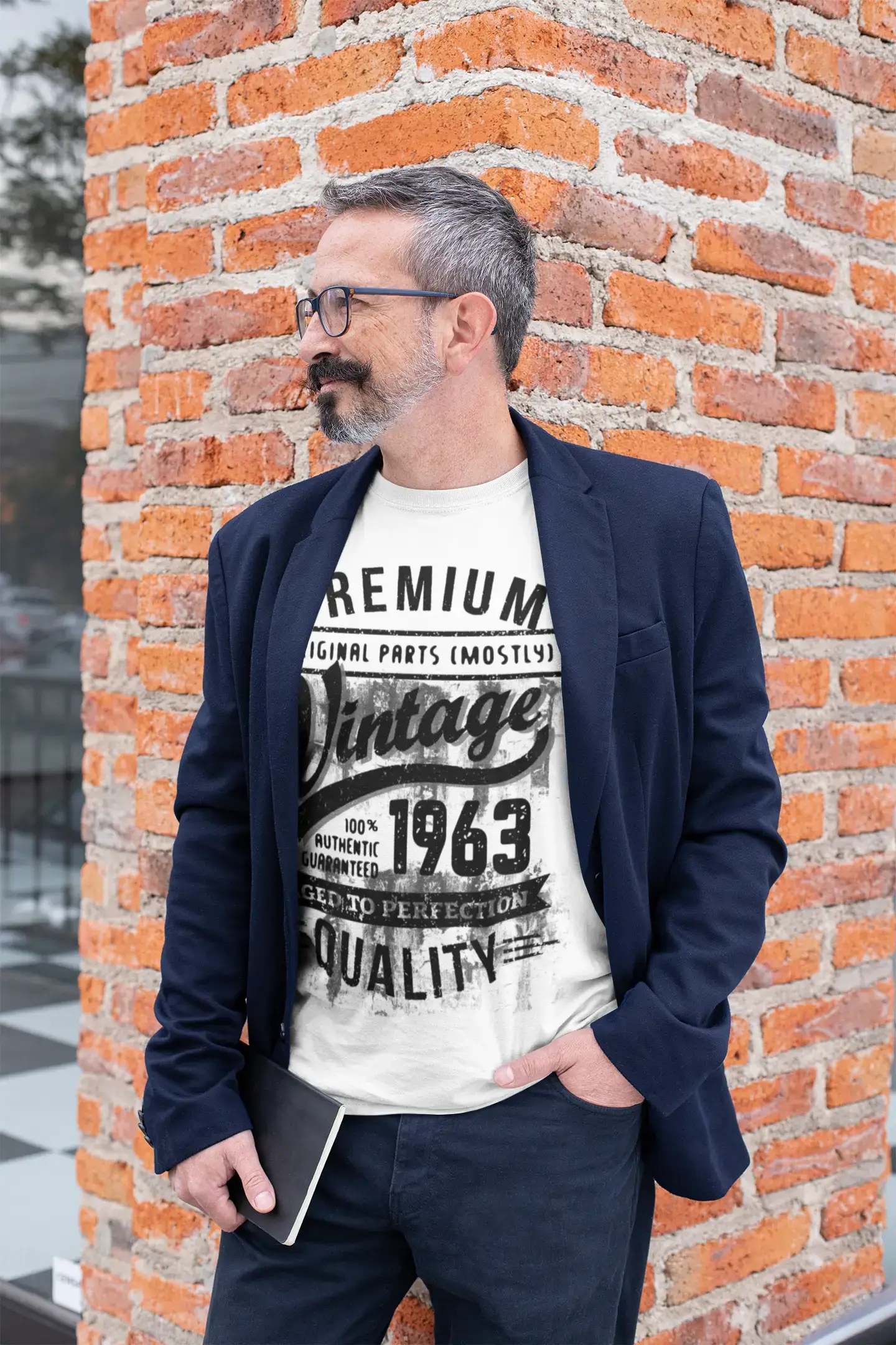 ULTRABASIC - Graphic Men's 1963 Aged to Perfection Birthday Gift T-Shirt