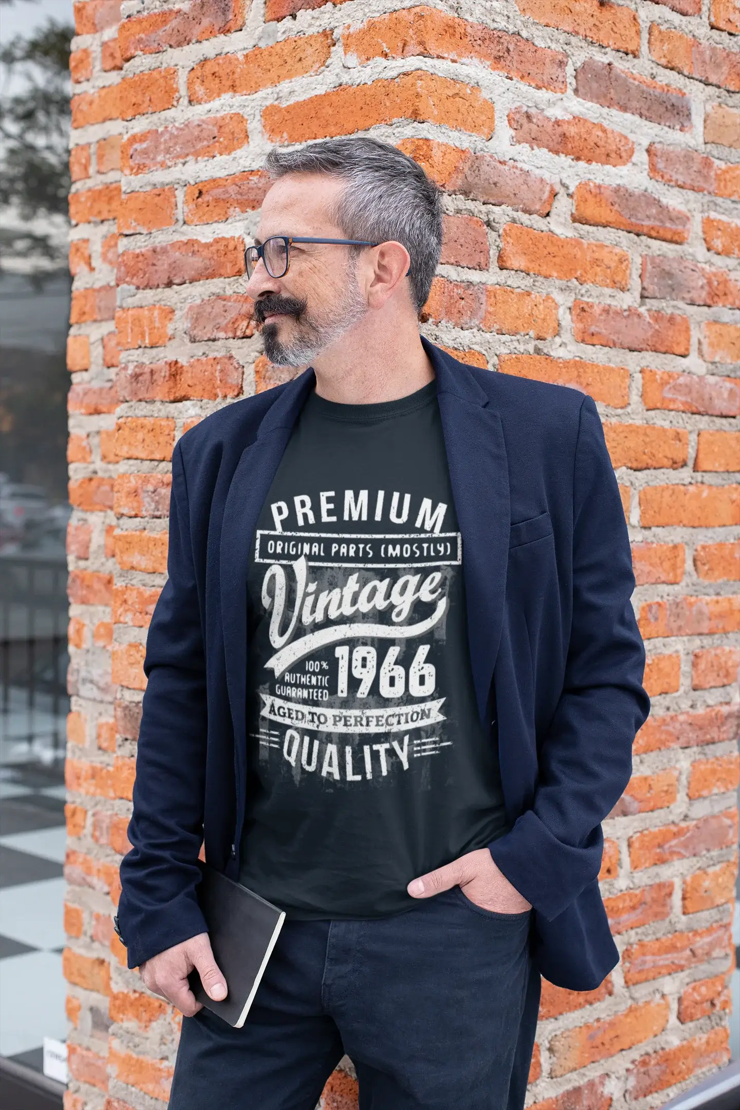 ULTRABASIC - Graphic Men's 1966 Aged to Perfection Birthday Gift T-Shirt