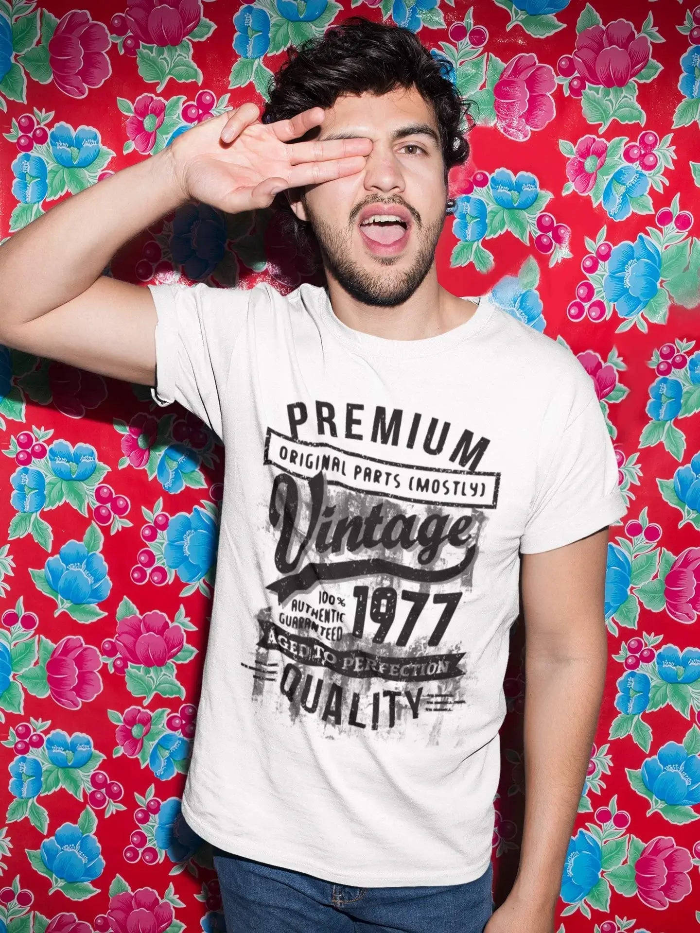 ULTRABASIC - Graphic Men's 1977 Aged to Perfection Birthday Gift T-Shirt