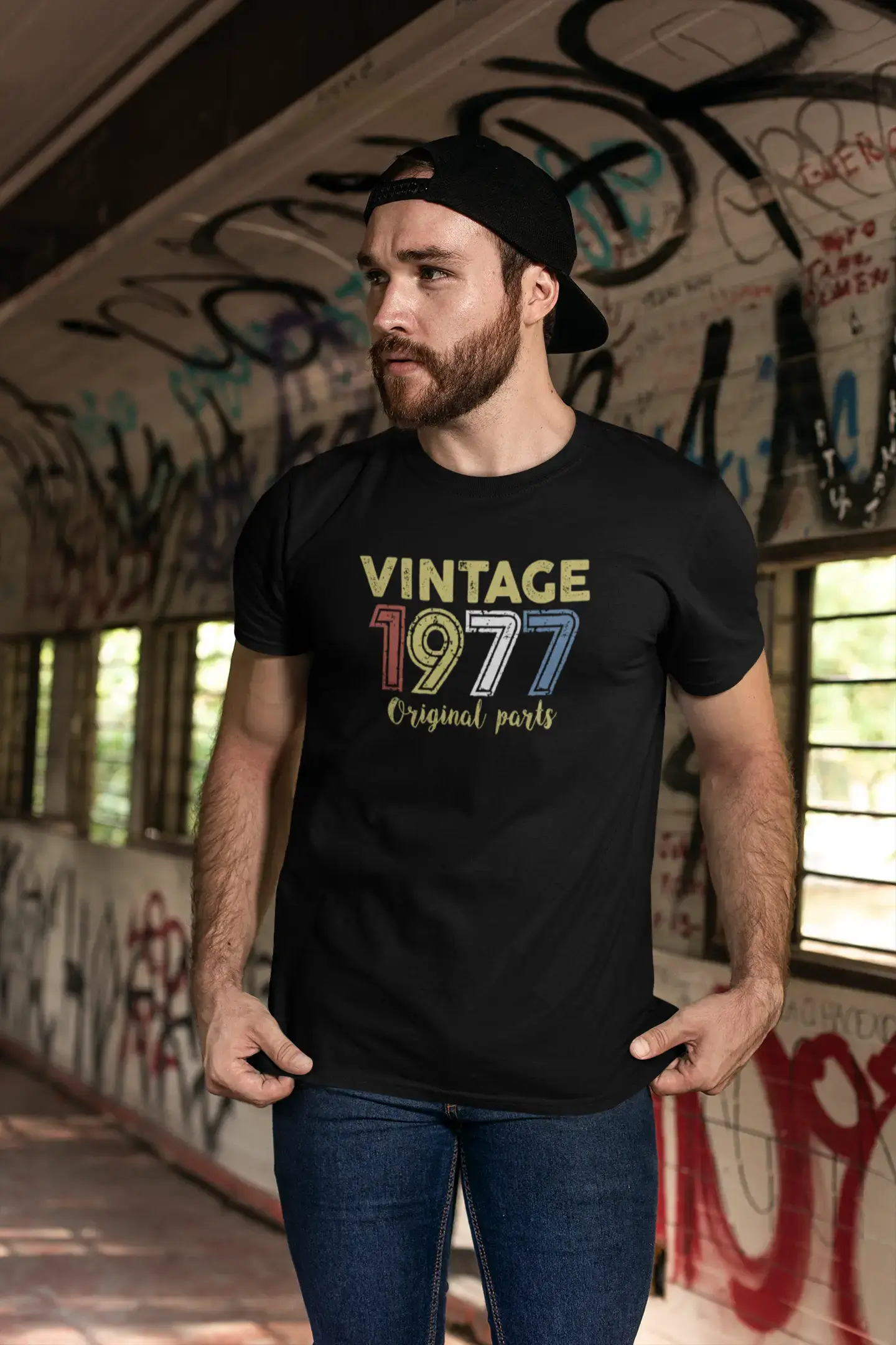 ULTRABASIC - Graphic Printed Men's Vintage 1977 T-Shirt Deep Black