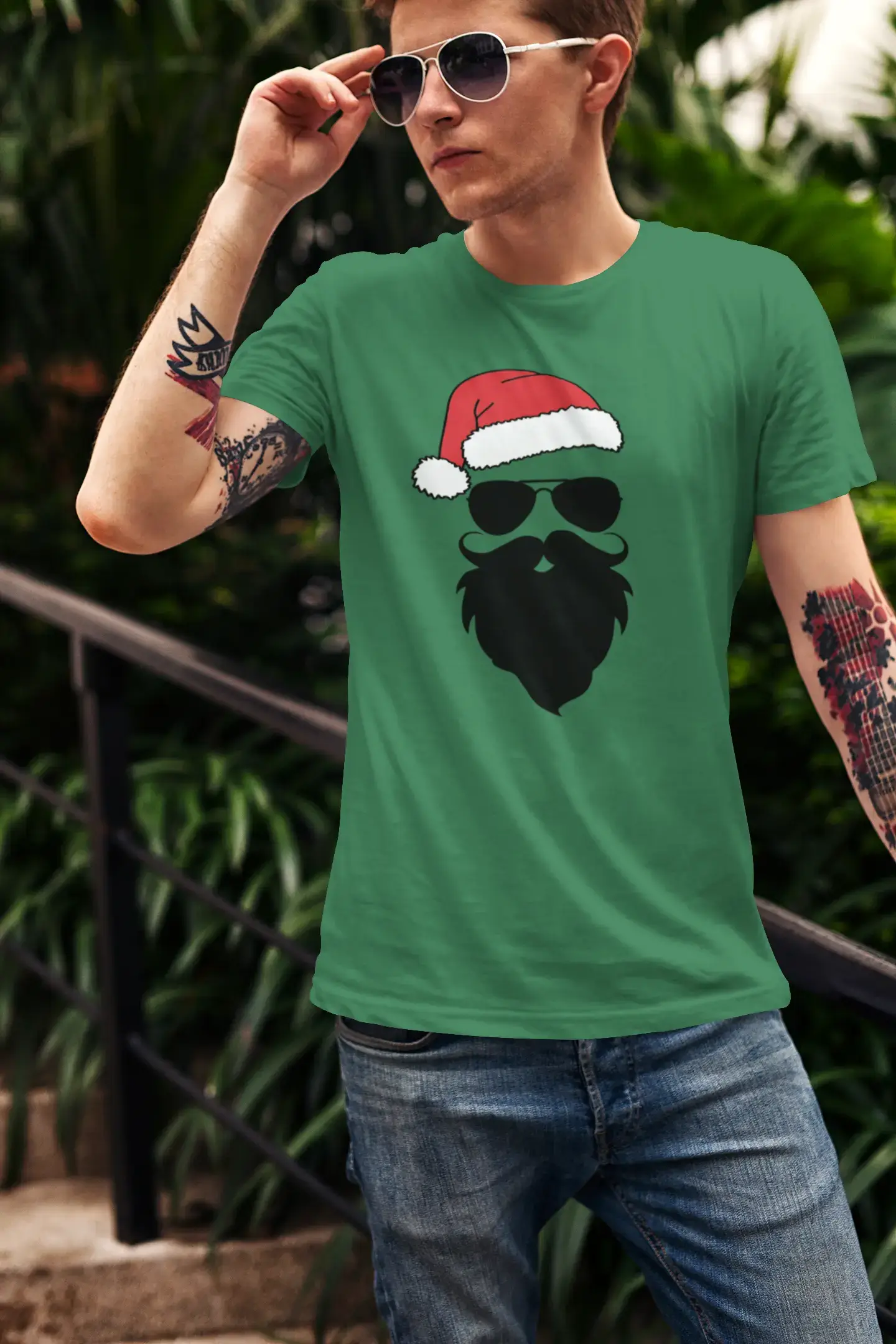 ULTRABASIC - <span>Grafisches</span> <span>Herren-</span> T-Shirt mit lustigem Weihnachtsmann und coolem Weihnachtsmotiv, <span>Geschenk-</span> T-Shirt Emerald