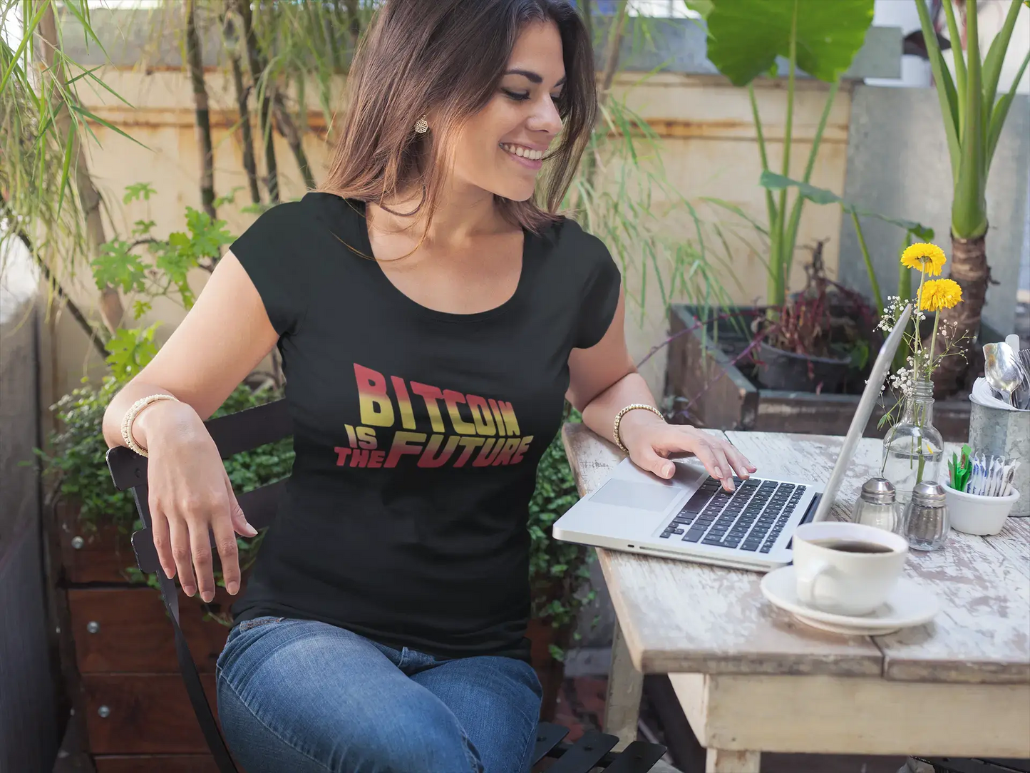 Ultrabasic® Tee-Shirt Femme col Rond Décolleté Bitcoin is The Future Crypto Tee HODL BTC Cadeau Idée