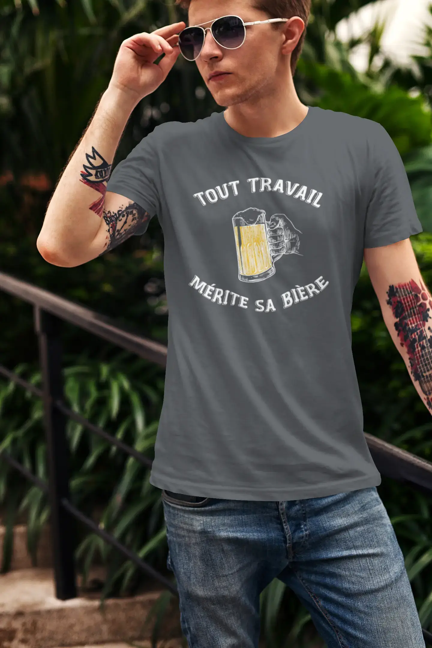 Men's Graphic T-Shirt Tout Travail Mérite Sa Bière Idea Gift