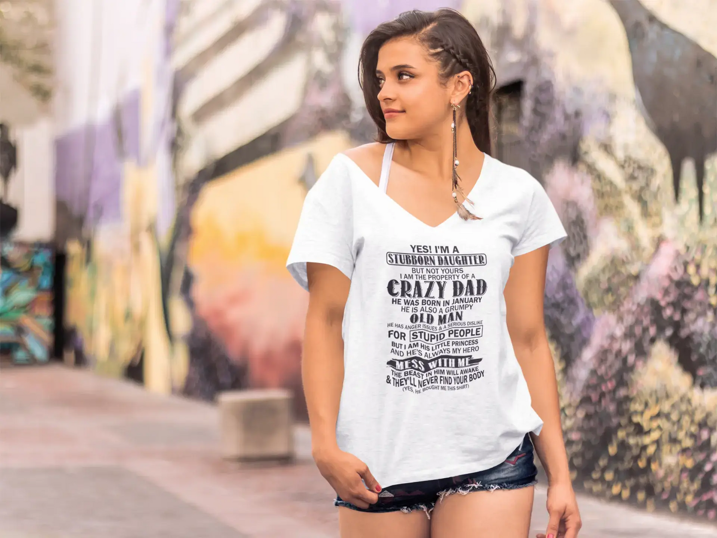 ULTRABASIC Lustiges Damen-T-Shirt „I am a Stubborn Daughter – Crazy Dad – Sarkasmus-Witz-T-Shirt für Damen“.