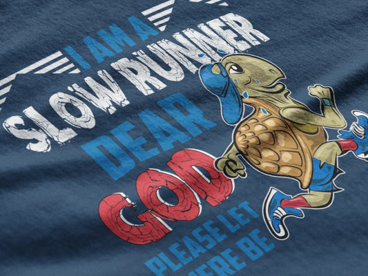 ULTRABASIC Herren-Neuheits-T-Shirt „I Am a Slow Runner Dear God“ – Lustiges Läufer-T-Shirt
