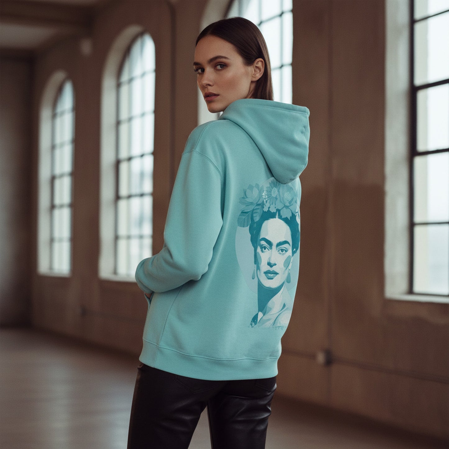 Condor 0007-295-CON — Editorial — Shoulder glance