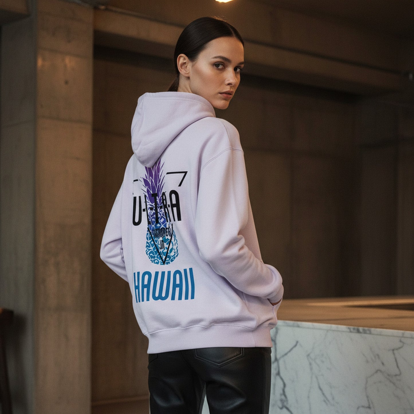 Condor 0005-701-CON — Editorial — Shoulder glance