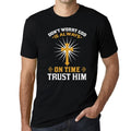 T-Shirt ULTRABASIC pour hommes Dieu est toujours à l'heure - Faites-lui confiance - Religieux chrétien