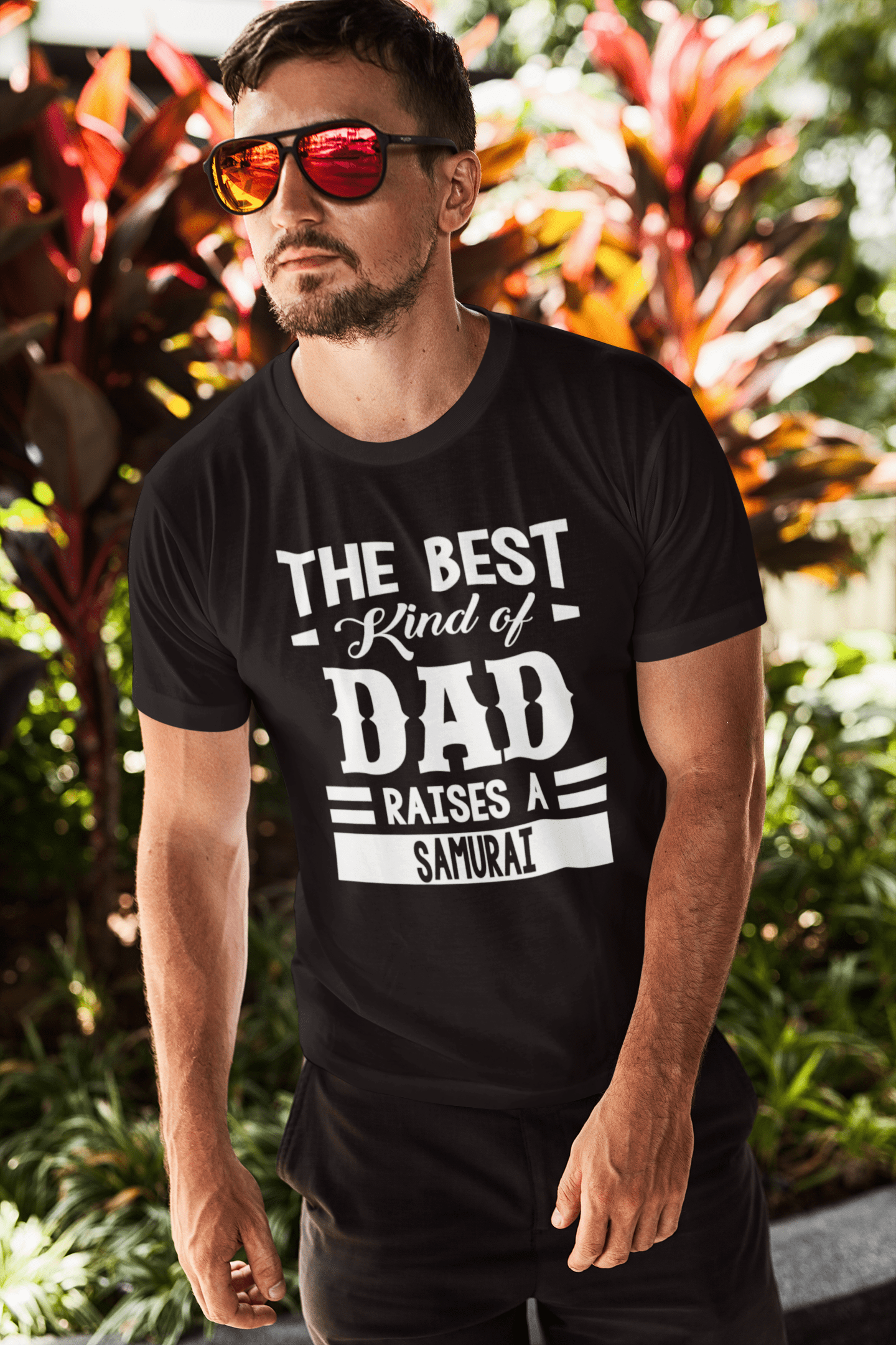 ULTRABASIC Herren-Grafik-T-Shirt „Dad Raises a Samurai“.