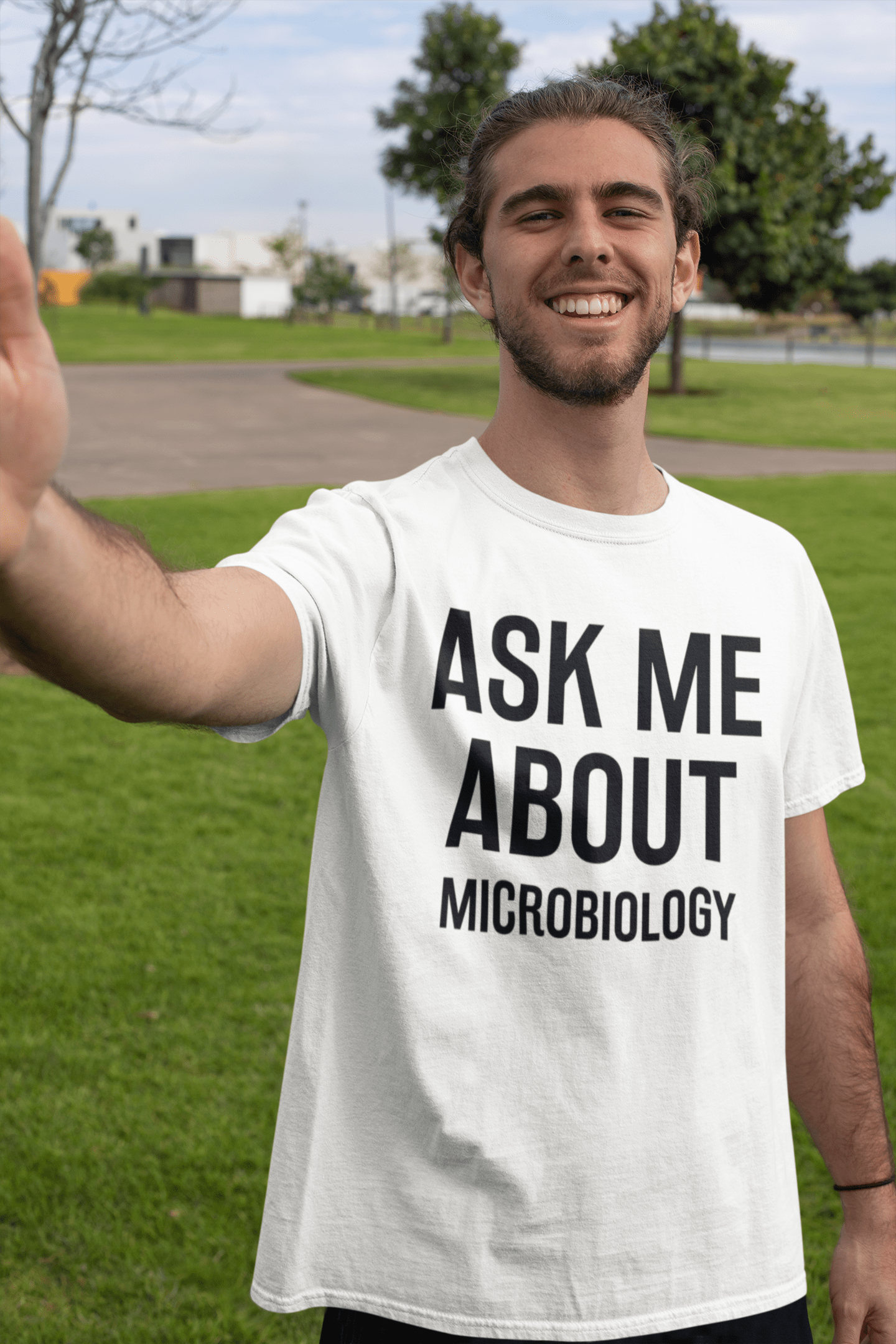 Fragen Sie mich nach Mikrobiologie, Weiß, Herren-Kurzarm-Rundhals-T-Shirt 00277