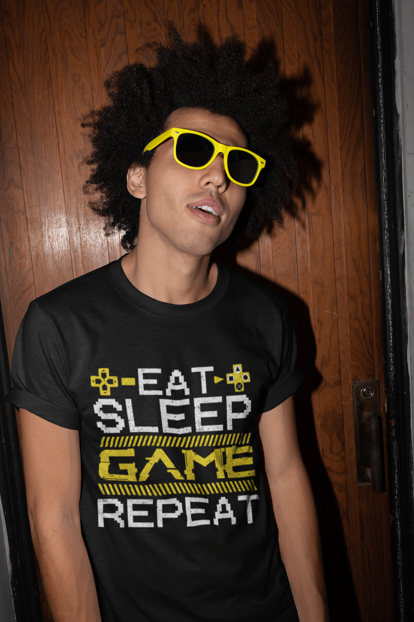 ULTRABASIC Men's T-Shirt Eat Sleep Game Repeat - Gaming Funny Joke - Gift for Gamers